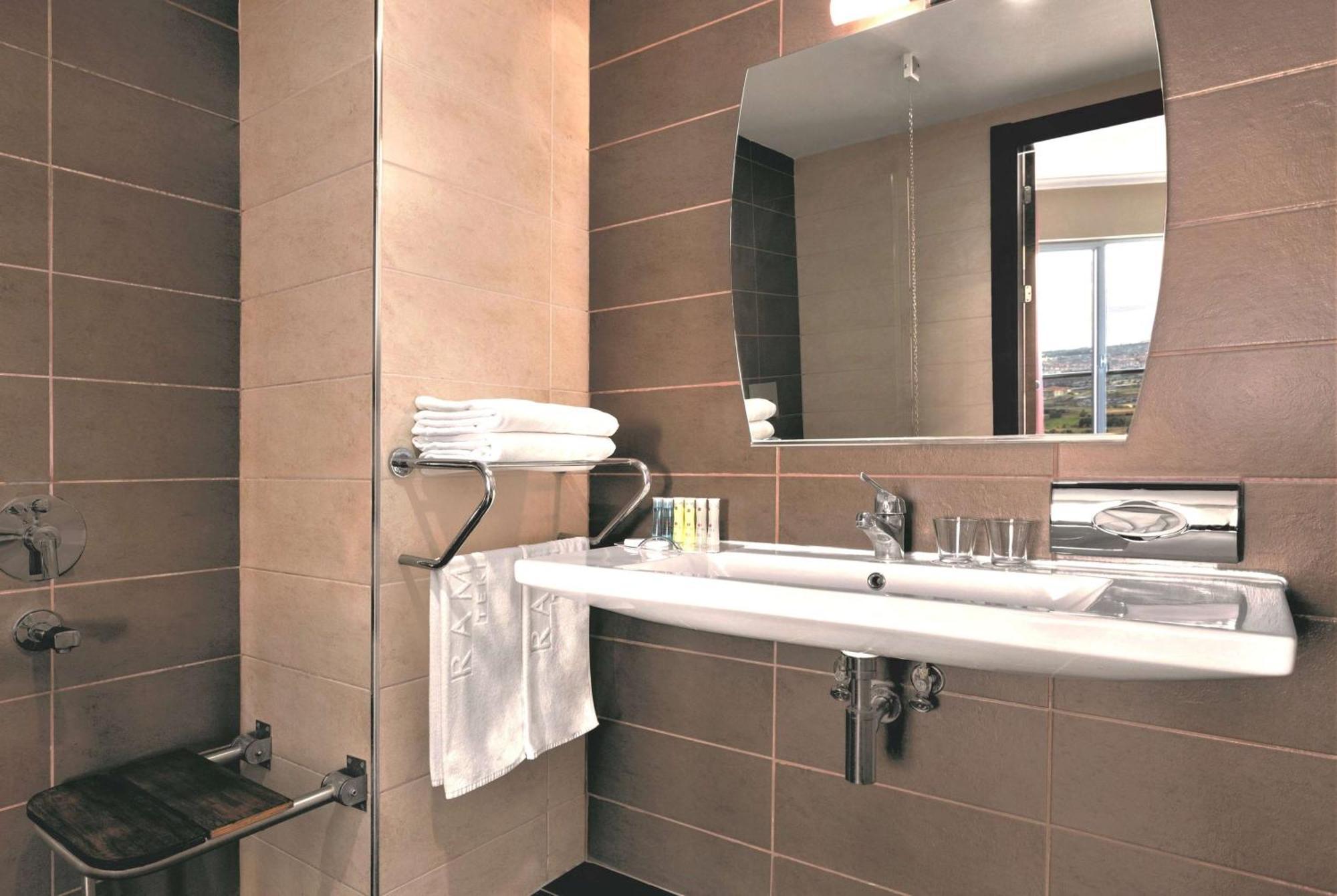 מלון Ramada By Wyndham טקירדג מראה חיצוני תמונה