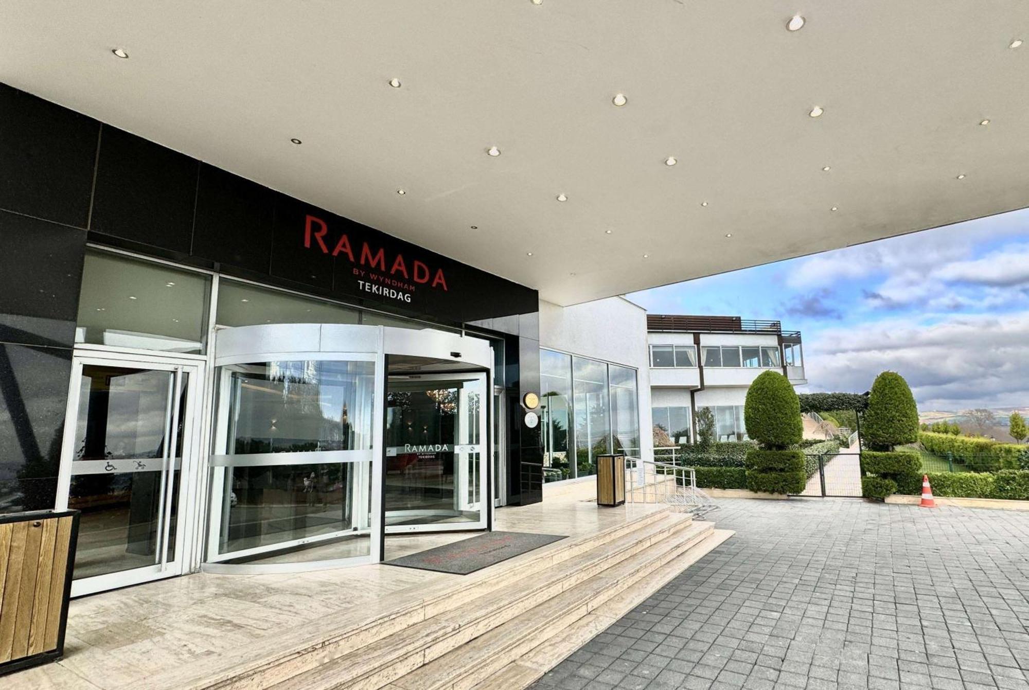 מלון Ramada By Wyndham טקירדג מראה חיצוני תמונה