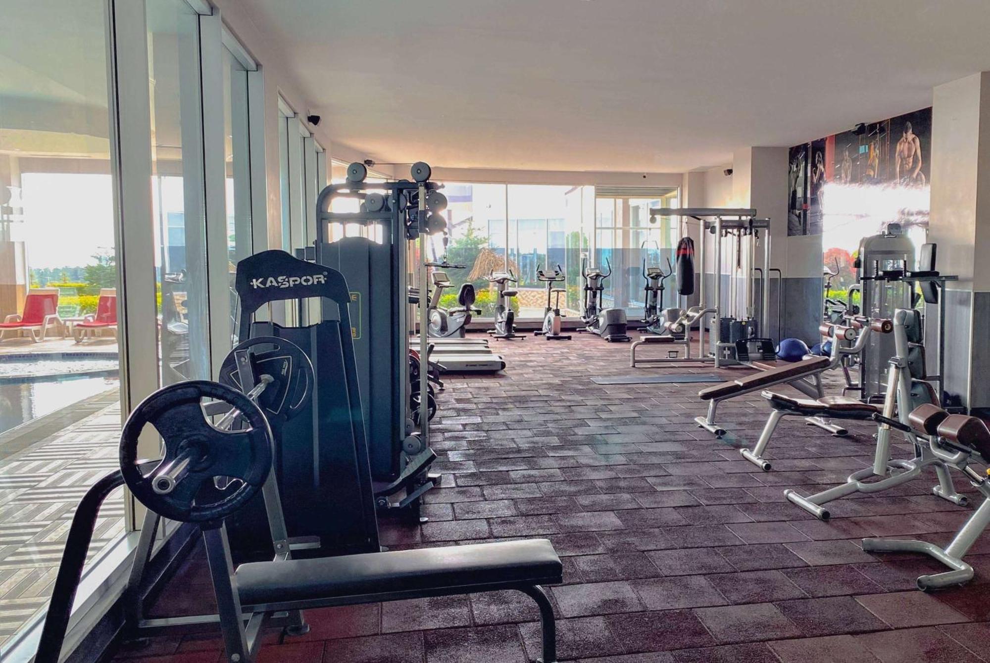 מלון Ramada By Wyndham טקירדג מראה חיצוני תמונה
