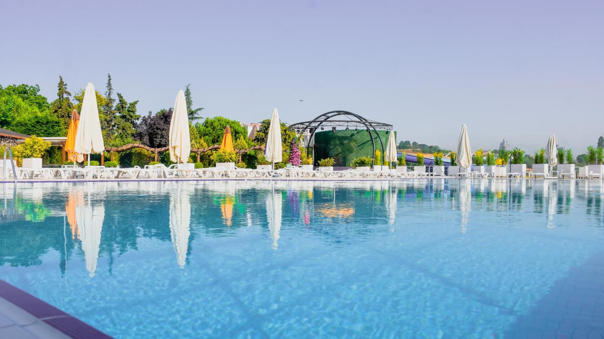 מלון Ramada By Wyndham טקירדג מראה חיצוני תמונה