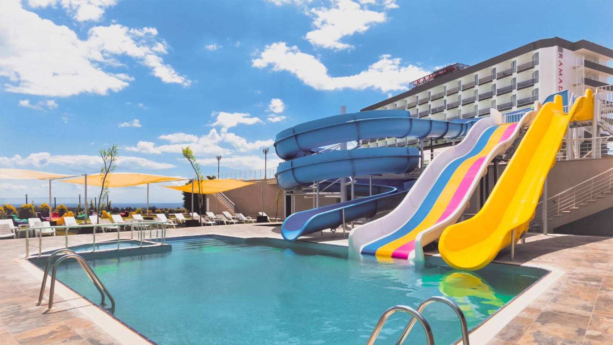 מלון Ramada By Wyndham טקירדג מראה חיצוני תמונה